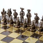 SET SAH MANOPOULOS CAVALERI MEDIEVALI TABLA MARO SI PIESE AURII/MARO